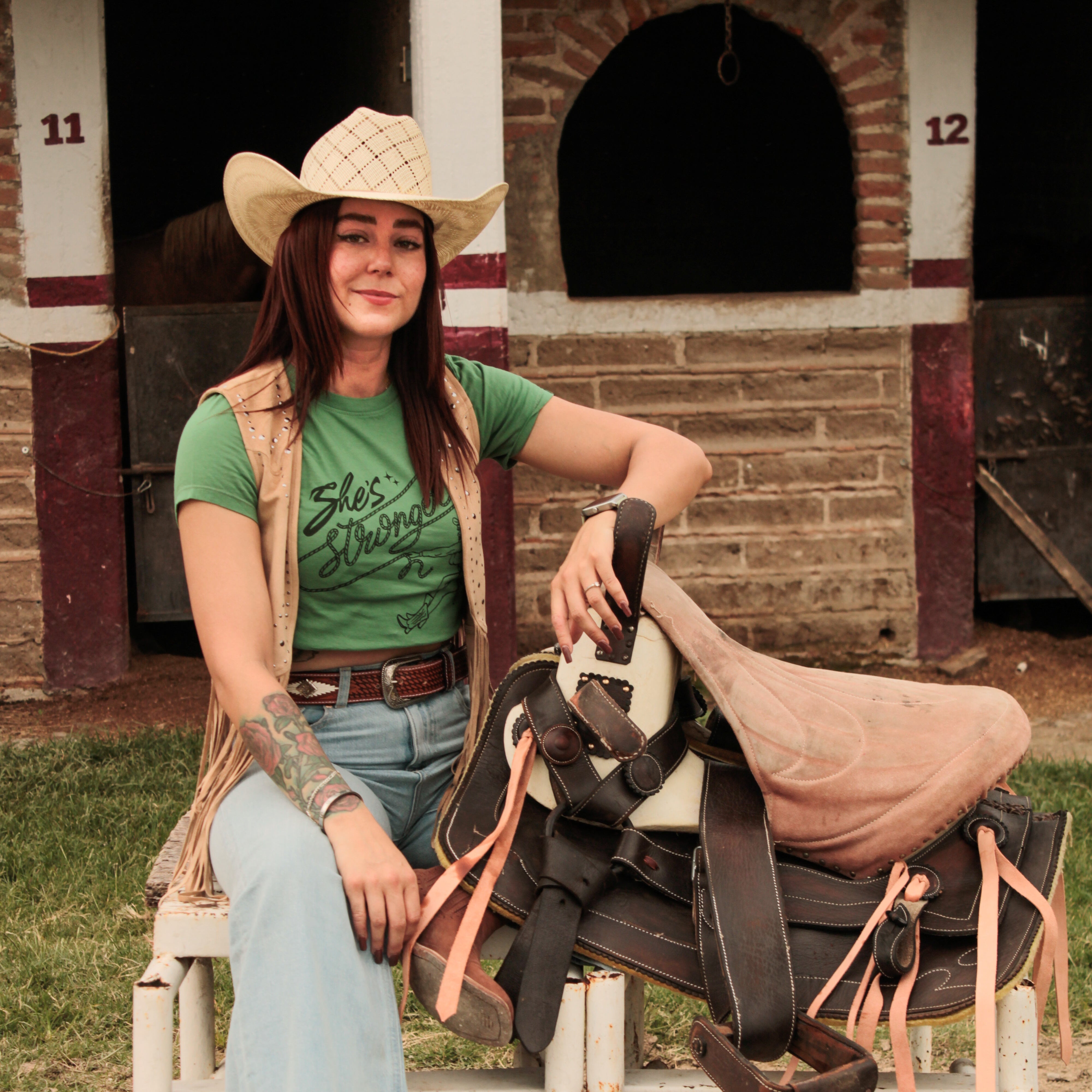 Playera Vaquera para Mujer "She's Stronger"